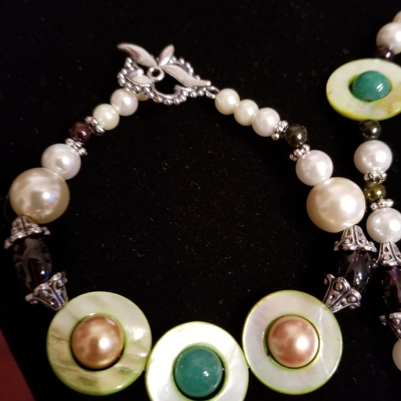 Handmade beaded necklace and bracelet set - Picture 2 of 3